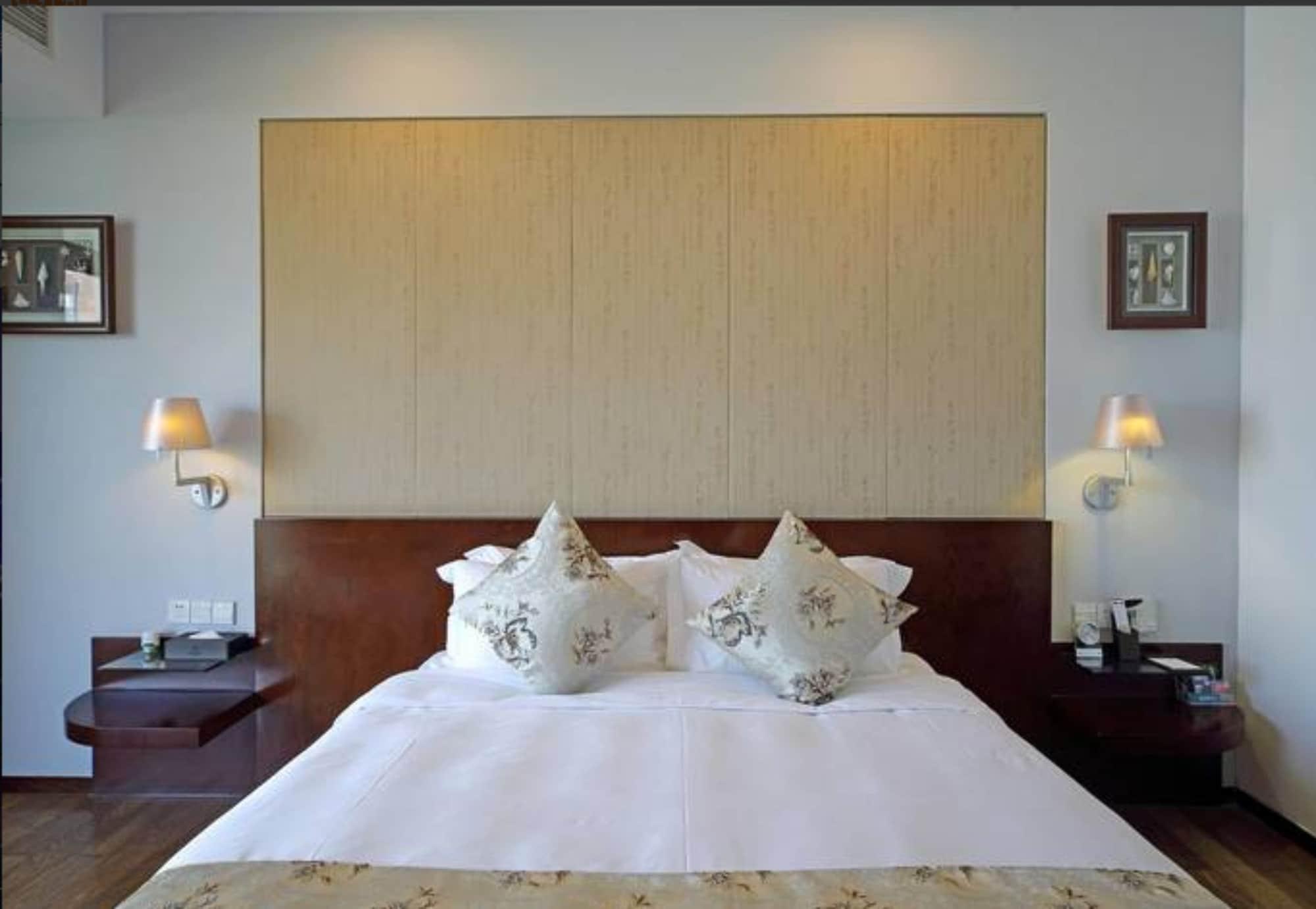 Serenity Marina Hotel Sanya Extérieur photo